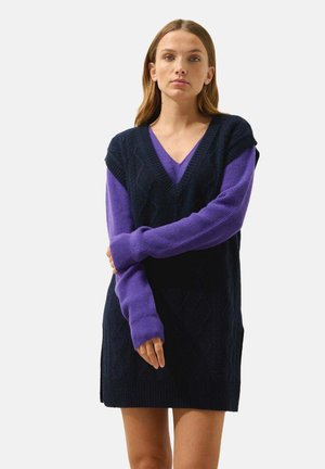 VIVENA V-NECK - Stickad klänning - navy