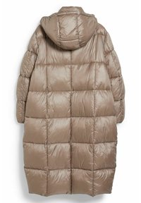 Puffet, lang frakke i lysebrun med hætte, quiltet design med rektangulære sektioner og blank, tekstureret overflade.