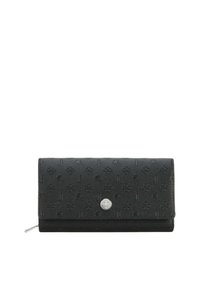Portafoglio in pelle nera con motivo in rilievo, chiusura a scatto in argento e dettagli di cucitura. Forma rettangolare, texture liscia e scomparto con zip.