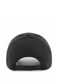 Schwarze Baumwollmütze mit flachem Schirm, verstellbarem Kunststoffsnapback-Verschluss und Belüftungsöffnungen für Atmungsaktivität.