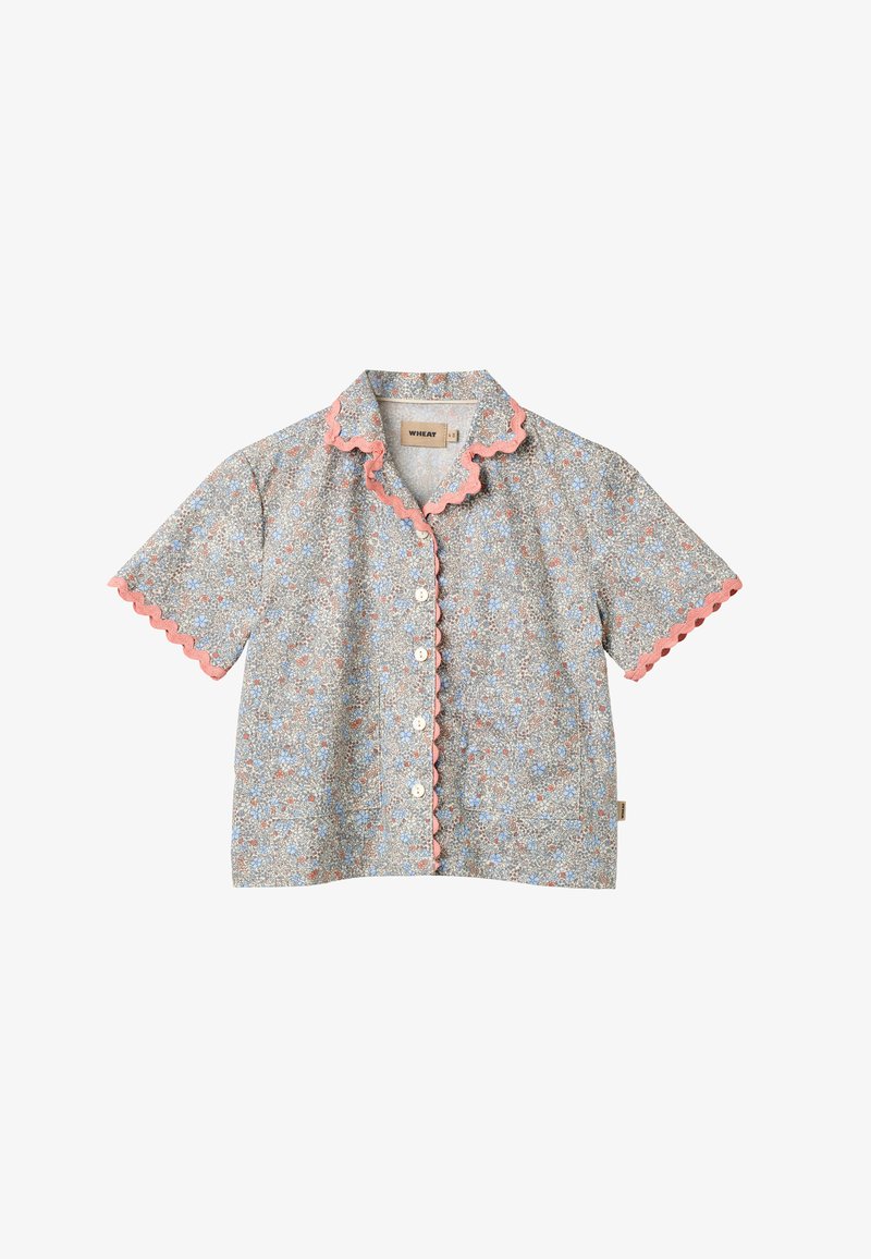 Cămașă cu mânecă scurtă, cu model floral în albastru și roz, guler și mâneci roz cu margini ondulate, închidere cu nasturi în față și material ușor.