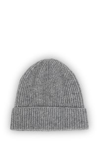 Szara prążkowana dzianinowa czapka typu beanie z podwiniętym mankietem, o miękkiej fakturze i zaokrąglonym czubkiem, zaprojektowana dla ciepła i komfortu.