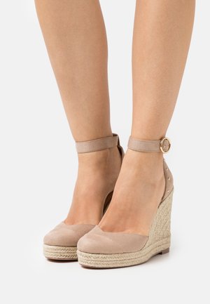 Platform heels - beige