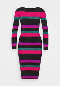 Robe ajustée en maille côtelée à manches longues, avec des rayures horizontales noires, roses, vertes et violettes, longueur genou et encolure ronde.