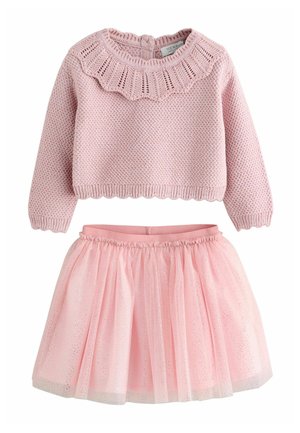 Next, REGULAR FIT - DUCK EMBROIDERED SET - Striktrøje - pink
