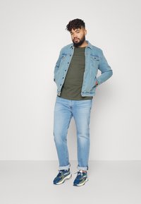 Pier One 5 PACK - T-shirt básica - dark blue/bordeaux/olive
