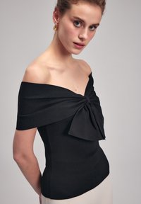 adL 11543782000611 - KNOTTED KNITTED BLOUSE. - T-SHIRT TOP - ADL - T-shirts print - Black