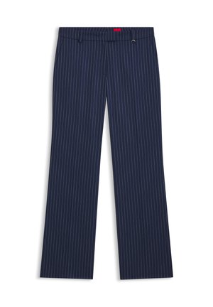Pantalon bleu marine taille haute à coupe large, avec des fines rayures blanches verticales, des poches avant, et un accent argenté discret.