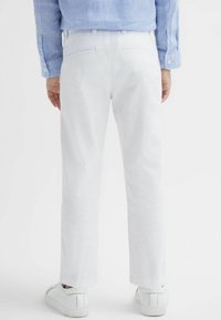 Reiss REISS PITCH SLIM FIT CASUAL CHINOS - Chinos - white