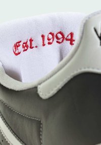 adidas Originals SUPERSTAR KORN - Tenisice - core black transl better scarlet