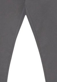 Pantaloni grigi con una texture liscia, caratterizzati da un design a gamba affusolata e una cucitura angolata unica nella zona dell'inguine per un tocco di originalità.
