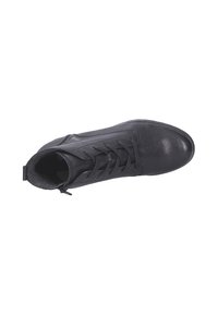 Botte de chelsea en cuir noir avec fermeture éclair sur le côté, lacets à l'avant et doublure intérieure douce, vue de dessus.