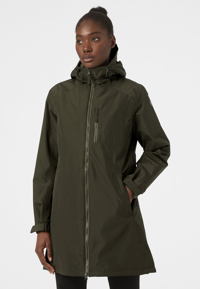 Veste imperméable vert olive avec fermeture éclair à l'avant, capuche ajustable et poches latérales. Caractéristiques : coupe décontractée et texture lisse.