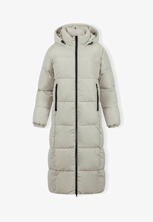 Manteau d'hiver beige long rembourré avec capuche, fermeture éclair noire sur toute la longueur, poignets élastiques et deux poches latérales zippées.