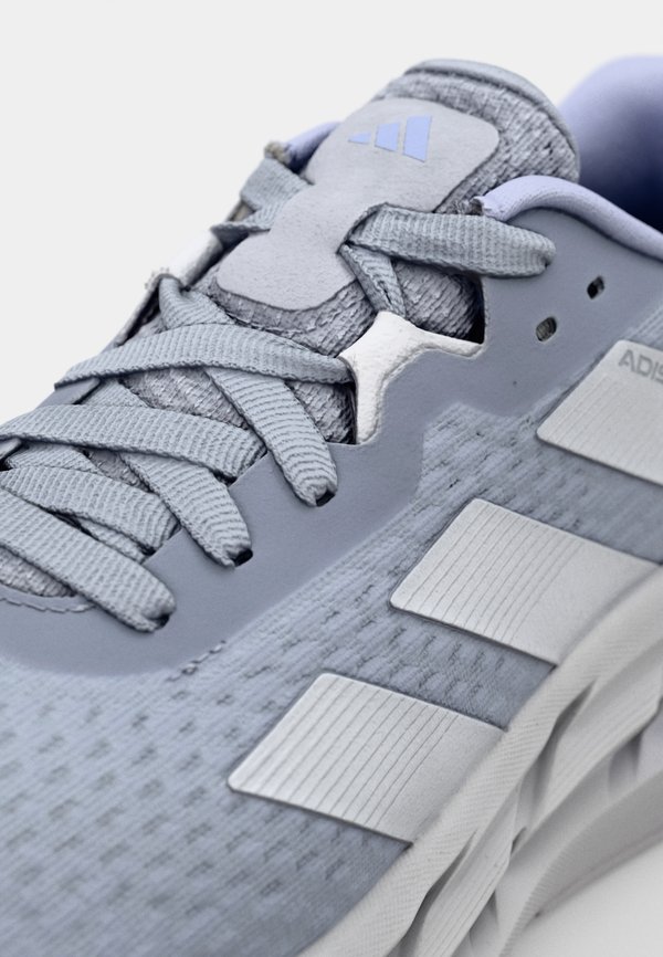 ADISTAR 3  - Road running shoes4