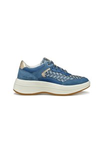 Sneaker blu in suede e mesh con motivo geometrico, suola intermedia bianca e suola in gomma naturale. Presenta lacci blu e accenti metallici.