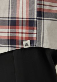 Next STRETCH OXFORD CHECK SHORT SLEEVE REGULAR FIT - Skjorta - ecru white/navy blue