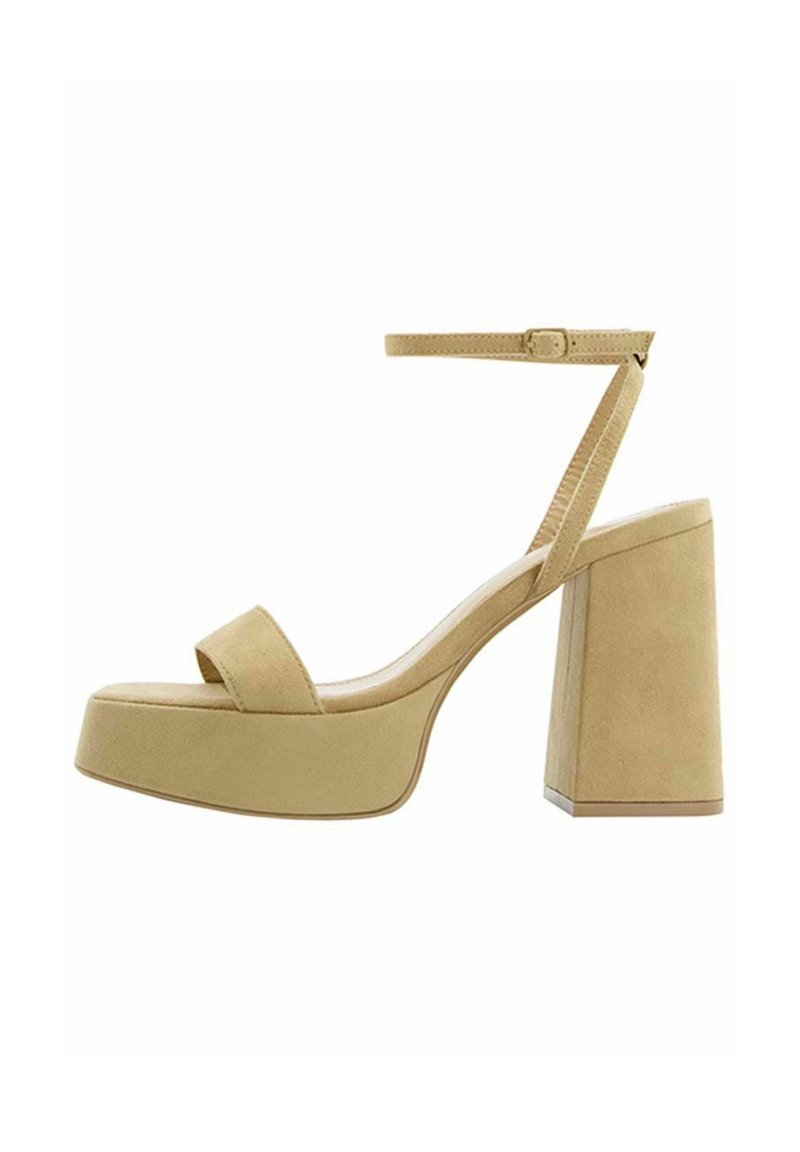 Bershka Sandalen met plateauzool beige