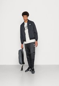 Nike Sportswear M NSW SPE WVN UL BOMBR JKT - Bomberjacka - black/white