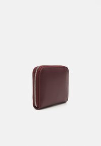 Calvin Klein EMBOSSED LOGO ZIP WALLET - Denarnica - oxblood