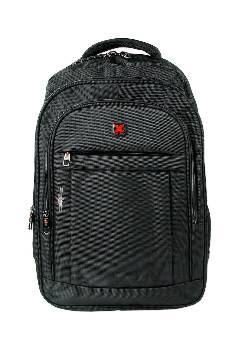 Zwarte rugzak van gestructureerde stof, met meerdere ritsvakken, verstevigde handvatten en een rood logo aan de voorkant. Compact, gestructureerd ontwerp.