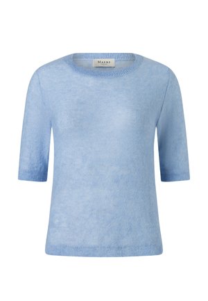 Jasnoniebieski krótki sweter z dzianiny z okrągłym dekoltem oraz prążkowanymi mankietami i brzegiem, metka marki "Maerz" wewnątrz kołnierza.