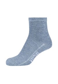 Calzino blu in cotone alla caviglia con texture a costine, finitura liscia e branding bianco sul lato. Design classico e leggero.