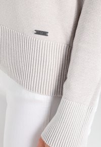 QS Trui - mottled beige