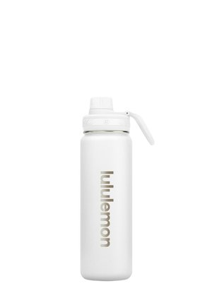 Bottiglia d'acqua riutilizzabile bianca con coperchio a ribalta e logo "lululemon" stampato verticalmente sul lato.