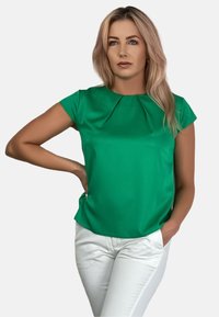 Niewybrane, grass green