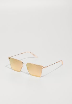 Óculos de sol metálicos com uma armação em rosa dourado, forma de lente quadrada e lentes castanhas com gradiente. Templos finos com um design de bisagra seguro.