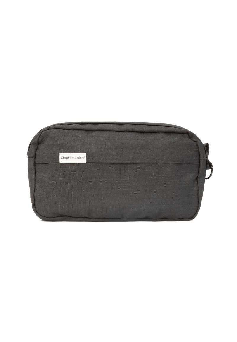 Borsa da toeletta rettangolare grigia realizzata in tessuto testurizzato, dotata di una tasca frontale e un'etichetta con logo, con una maniglia di trasporto su un lato.