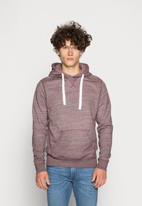 Hoodie bordeaux melangiato realizzato in morbido tessuto, con tasca frontale, lacci bianchi e polsini e orlo a costine.