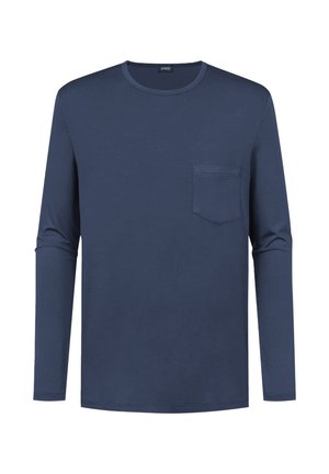 Navy lange mouwen T-shirt gemaakt van zachte stof, met een ronde hals en een klein borstzakje. Gladde textuur met rechte zoom.