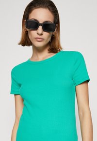 GAP Lihtne T-särk - simply green