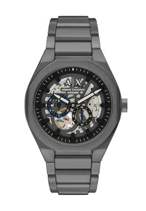 Automatyczny zegarek Armani Exchange w kolorze szarości gunmetal z tarczą szkieletową, niebieskimi i czarnymi subtarczami oraz metalową bransoletą.