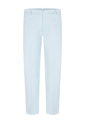 Hellblaue, gerade geschnittene Hose mit Gürtelschlaufen, vorne mit Knopf und Reißverschluss, vor weißem Hintergrund präsentiert.