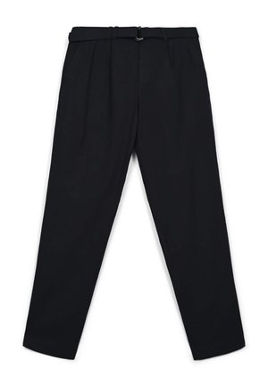 Pantaloni neri con vestibilità dritta, dotati di vita con passanti per cintura, chiusura con zip e tasche laterali. Tessuto liscio con finitura opaca.