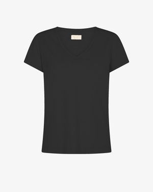 Musthave musta lühikese varrukaga T-särk V-kaelusega, valmistatud siledast materjalist, millel on mugav lõige ja minimaalne bränding sildil.