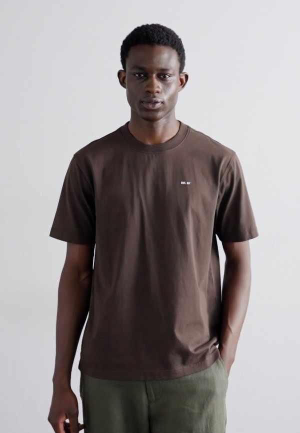 ADAM   - Basic T-shirt - coffee3