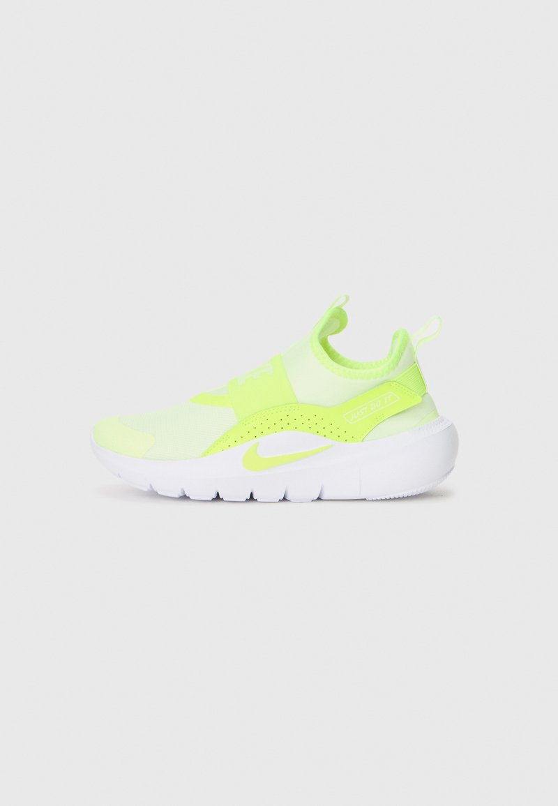 Baskets slip-on jaune fluo avec une tige en mesh respirant, semelle en caoutchouc blanc et accents perforés. Équipées d'un logo 'Just Do It'.