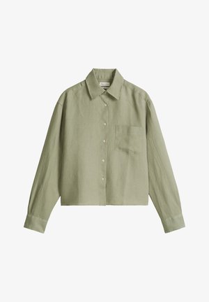 Chemise boutonnée vert olive clair à manches longues avec un col pointu et une poche poitrine unique, en tissu texturé.