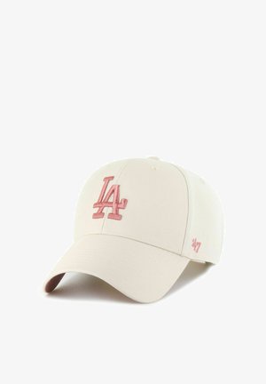 Casquette de baseball beige à visière incurvée, avec un logo "LA" rose brodé à l'avant et "'47" sur le côté.