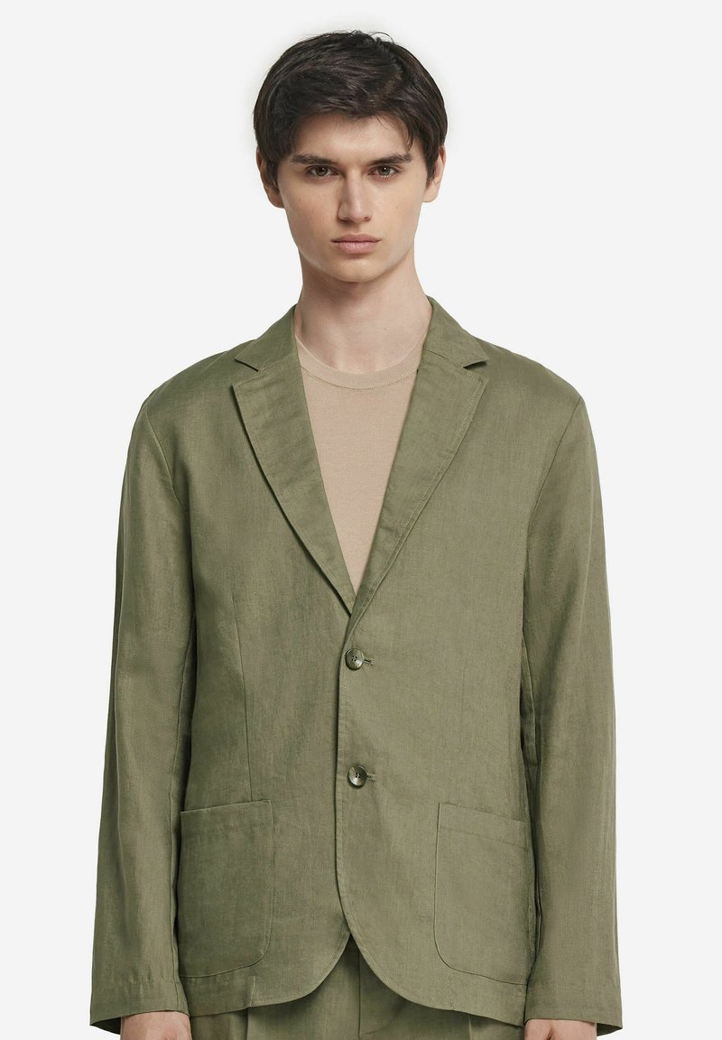 Olivgrüner Leinenblazer mit zwei Knöpfen, Reverskragen und zwei vorderen Taschen. Schlichtes, strukturiertes Material mit einer lockeren Passform.
