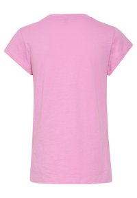 Lichtroze T-shirt met korte mouwen, gemaakt van zachte katoen, met een ronde hals en een relaxte pasvorm. Glad textuur zonder patronen of versieringen.