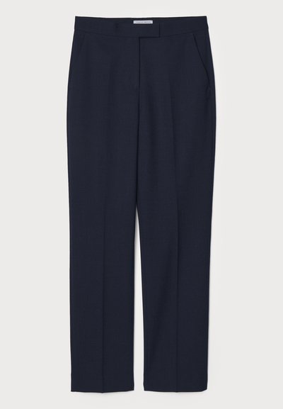Pantaloni personalizați de culoare bleu marin, confecționați dintr-un material neted, cu față plată, buzunare laterale și un talie structurată.