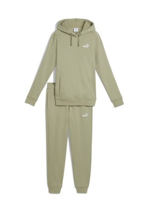 Jasnozielony komplet dresowy Puma z kapturem na sznurku oraz logo Puma na piersi i udzie, ułożony płasko na białym tle.