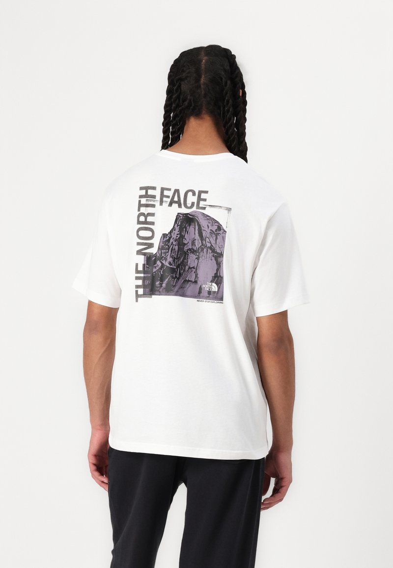 The North Face - MENS TEE RELAXED HALF DOME - Print T-shirt - white/black/purple sage, Enlarge