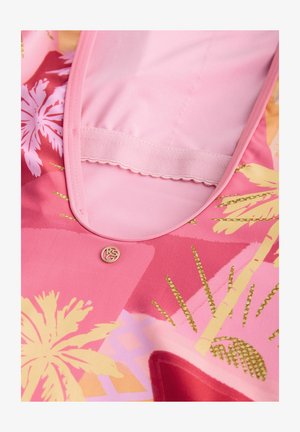 Plavky s ružovým základom, žltými a zlatými tropickými vzormi, okrúhlym výstrihom a dekoratívnym zlatým gombíkom. Mäkká, hladká látka.