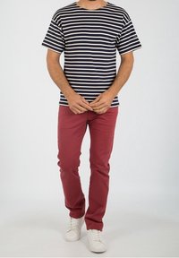 Navy and white striped short-sleeve t-shirt paired with slim-fit burgundy pants and white sneakers. Simple design, casual look.